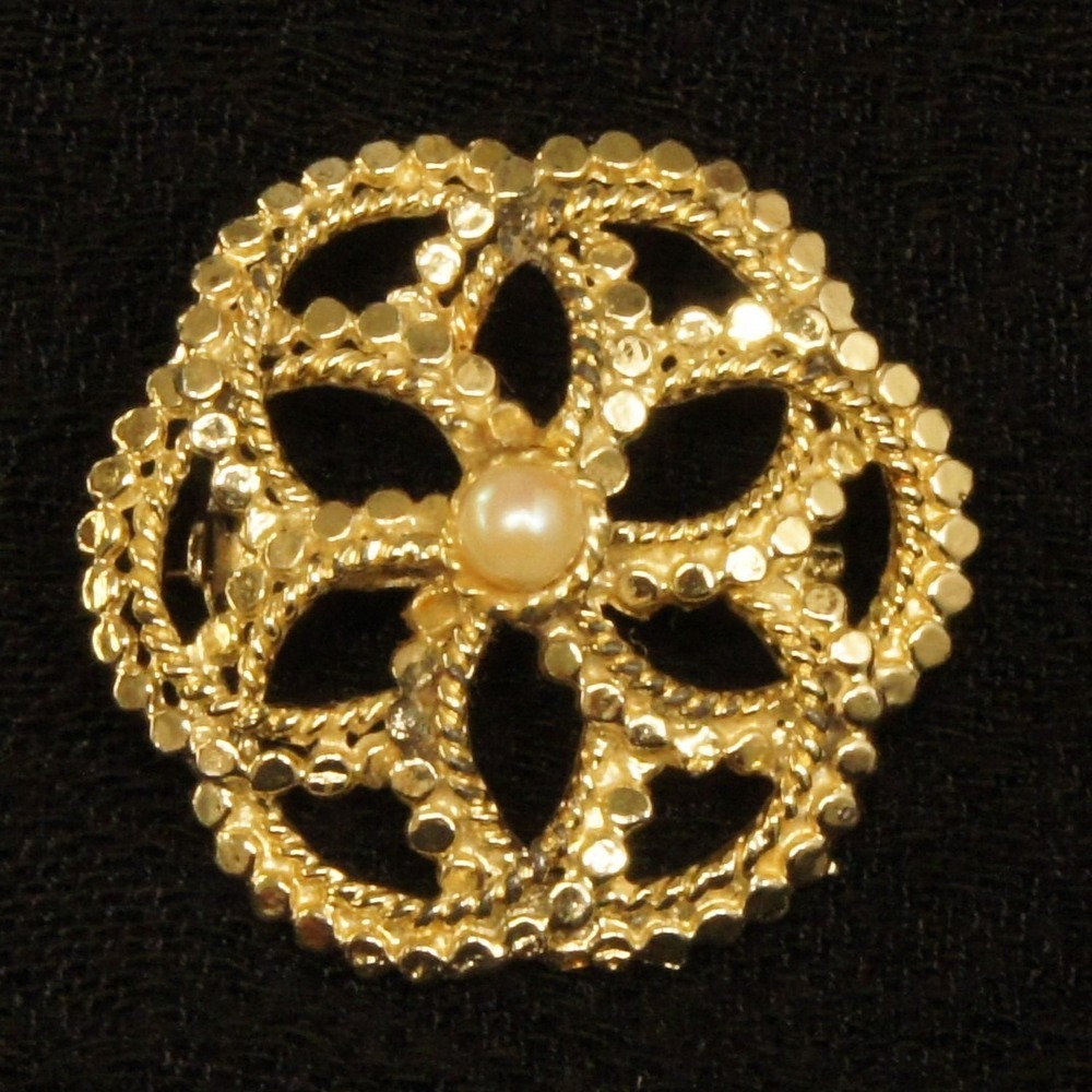 Gold Tone Floral Brooch Faux Pearl Center Openwork Textured‎ Pin